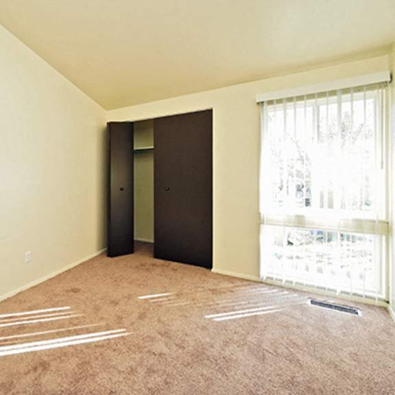parkside houses - one to four-bedroom, one to one and a half-bath units – amherst, ny – williamsville north school district – carpeting and vinyl plank flooring – master – master bath – closets – extr