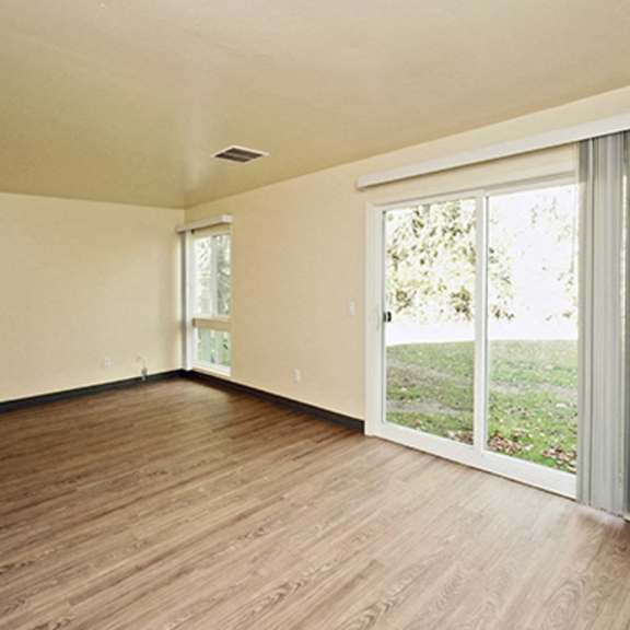 parkside houses – living room – amherst area – appliances included - 24 hour emergency maintenance – carpeting and vinyl plank flooring – storage – ask for a tour -- internet and cable ready - afforda