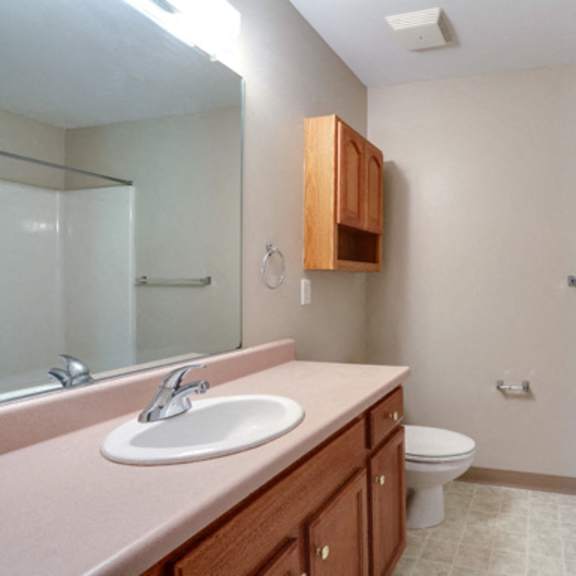 stonington park apartments – bathroom – master bathroom - on-site laundry - 24 hour emergency maintenance – ask for a tour - extra storage – pet friendly