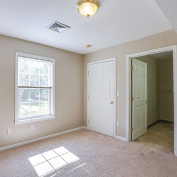 stonington park apartments - two-bedroom, two-bath units - two-bedroom, one and a half-bath units - three-bedroom, two-bath units – getzville, ny – williamsville school district – fireplace – air cond