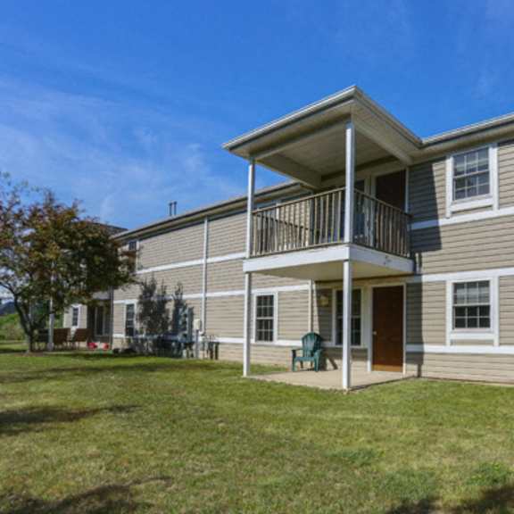 stonington park apartments - two-bedroom, two-bath units - two-bedroom, one and a half-bath units - three-bedroom, two-bath units – getzville, ny – williamsville school district – fireplace - balcony 
