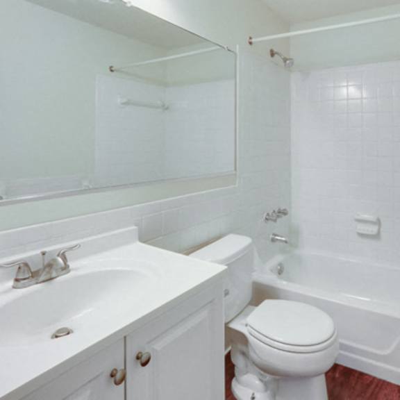 london towne apartments – bathroom – appliances included - 24 hour emergency maintenance – ask for a tour - pet friendly