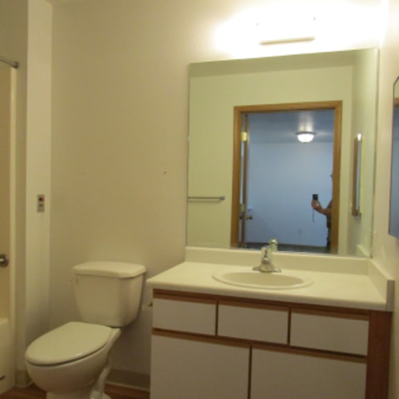 louise garden vacant bathroom