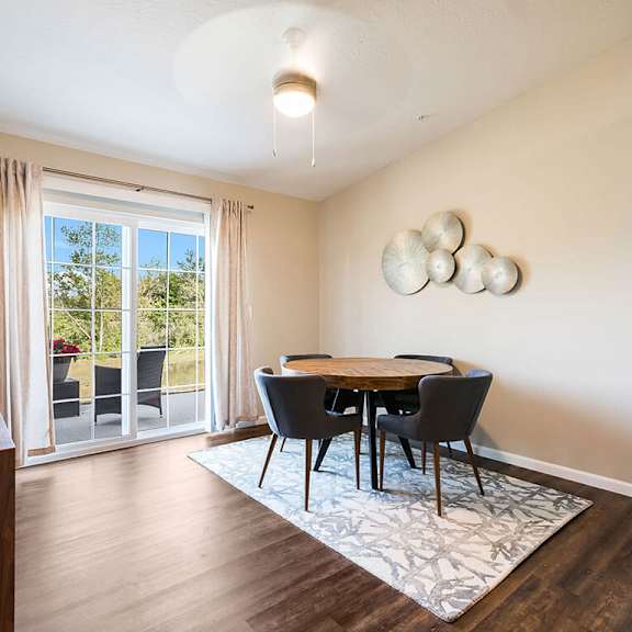 cuyahoga falls apartment rentals redwood living redwood cuyahoga falls bath road den