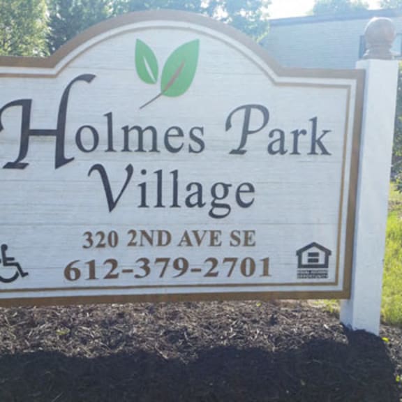 holmes park sign