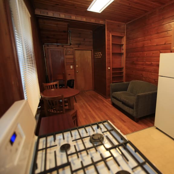 507-5 kitchen/living