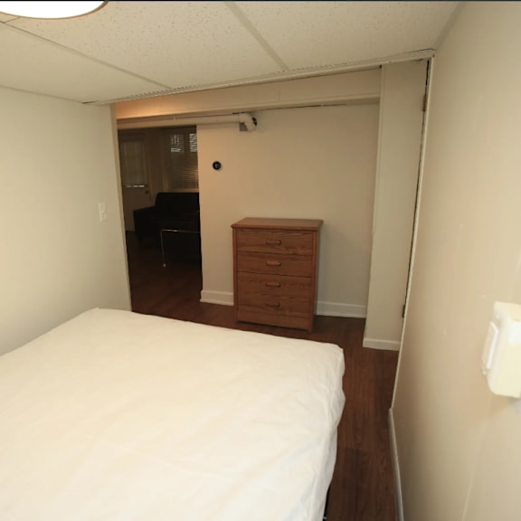 511-5 bedroom