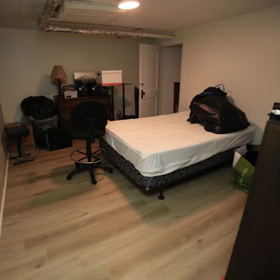 511-6 bedroom