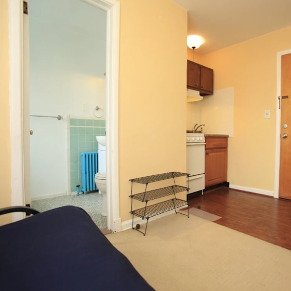 413-4 living kitchen bath