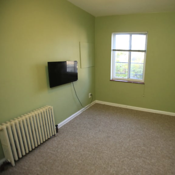 413-5 living room
