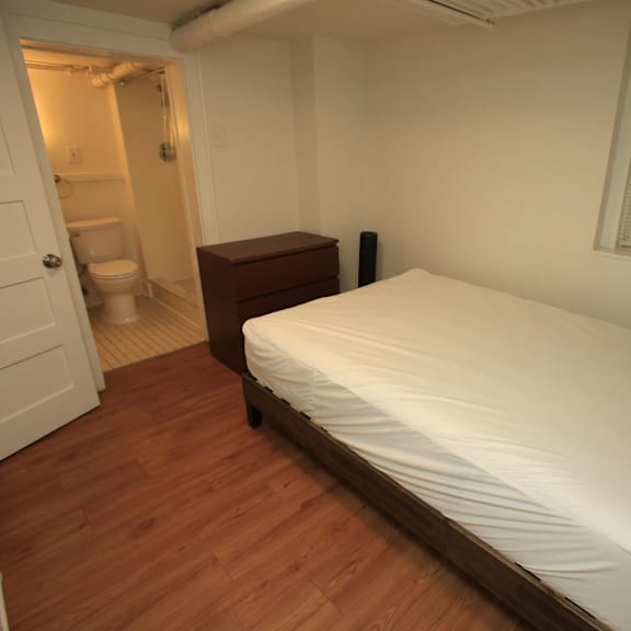 602-2 bedroom (1)