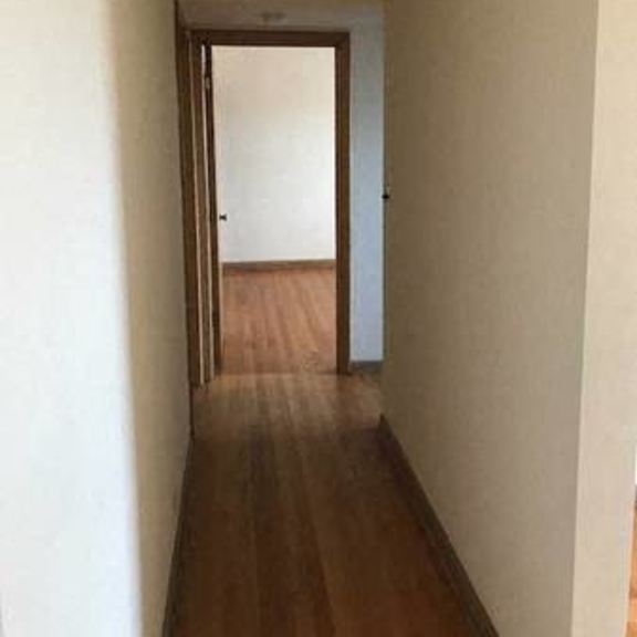 4901-15 crain hallway