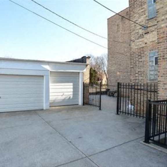 6678-80 n olympia garage