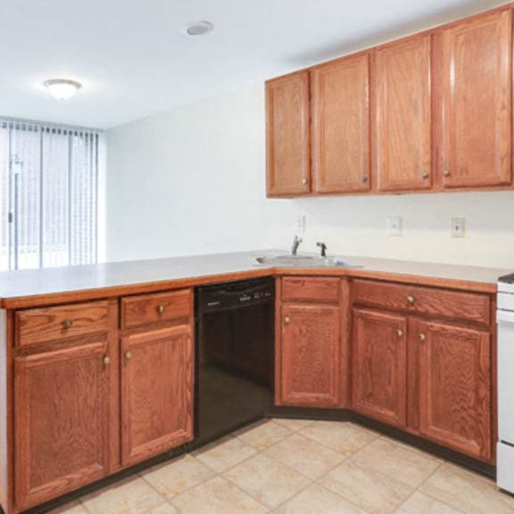 amherst manor apartments - eat-in kitchen - appliances included – ask for a tour - pet friendly