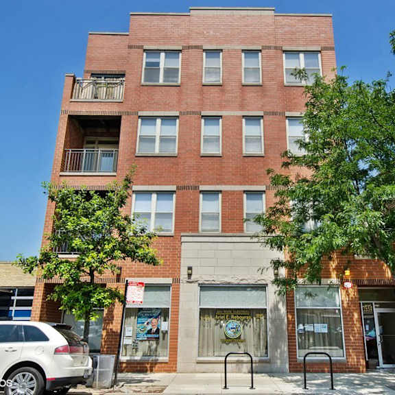 3559 milwaukee  2 bed walk-up