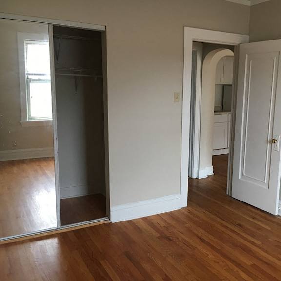 4106 n kedzie ave bedroom