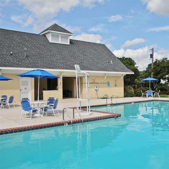 pool area at the courtyards of chanticleer apartments in virginia beach