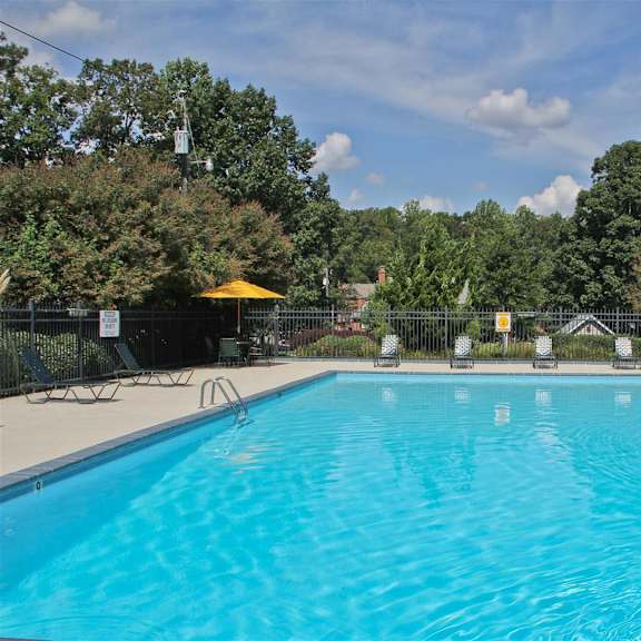 pool at hyde park apartments and townhomes in chester
