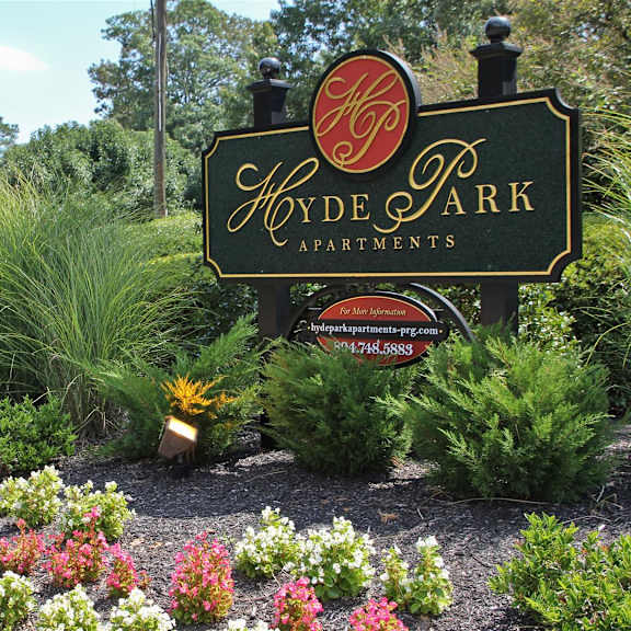sign at hyde park townhomes in chester va 23831