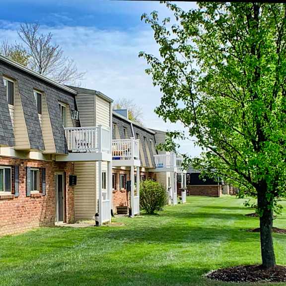 green outdoor at crown station apartments, ohio, 45102