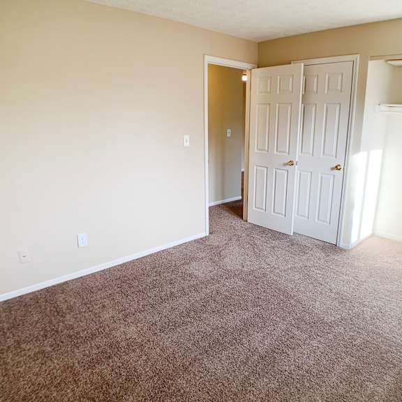 room with wooden floor at oakwood apartments, florence, ky, 41042