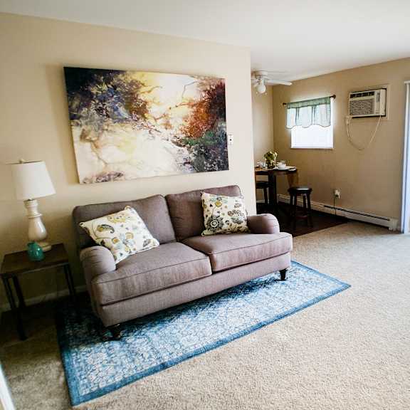 living room at wentworth estates apartments, florence
