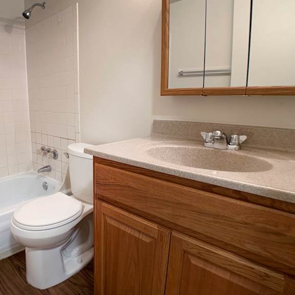 bathroom with bathtub  at concord woods apartments, milford, 45150