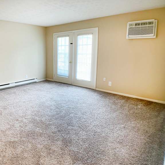 vacant living room at concord woods apartments, milford