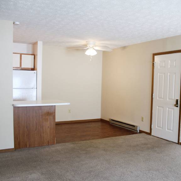 living area at wyndemere apartments, ohio