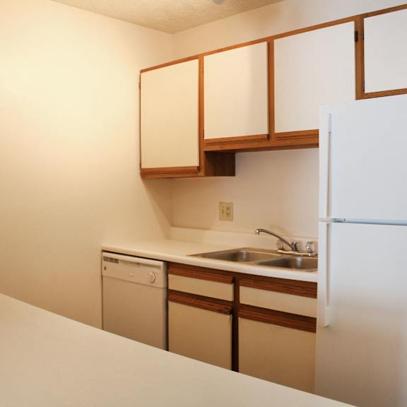 fully furnished kitchen at wyndemere apartments, franklin, ohio