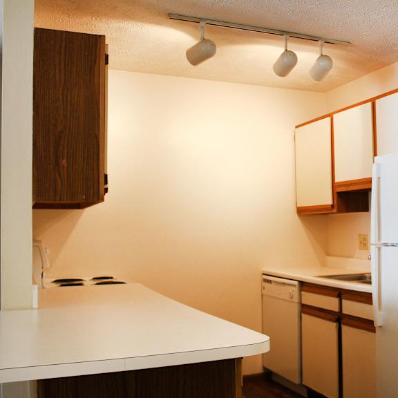 kitchen at wyndemere apartments, franklin, oh, 45005
