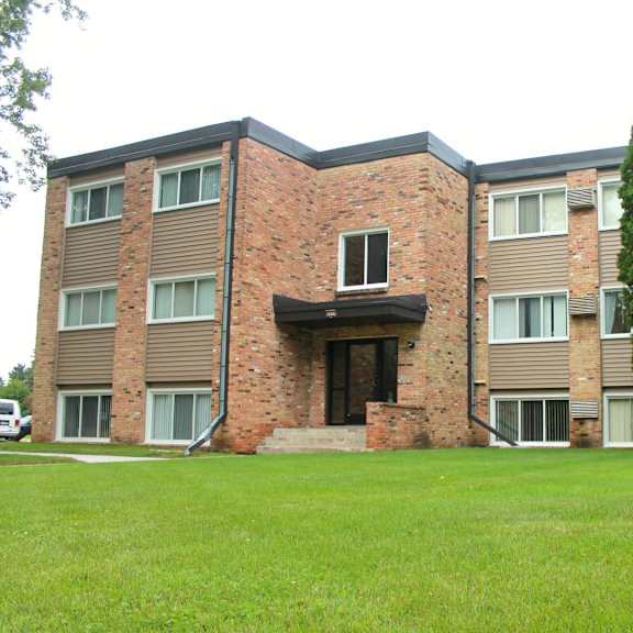 large green yard in front of brick apartment complex in minneapolis minnesota