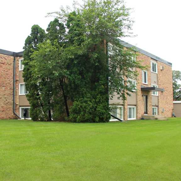 green shrubbery surrounding 8920 wentworth apartments