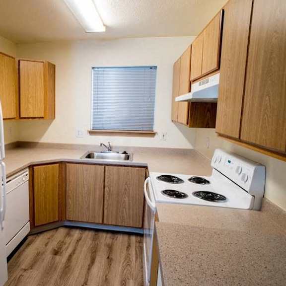 fully furnished kitchen at lorence court apartments, portland or 97216