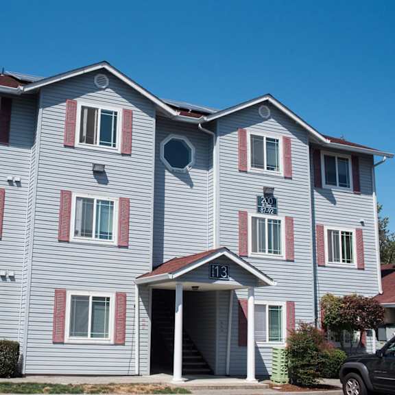 elegant exterior view at lorence court apartments, portland, or 97216