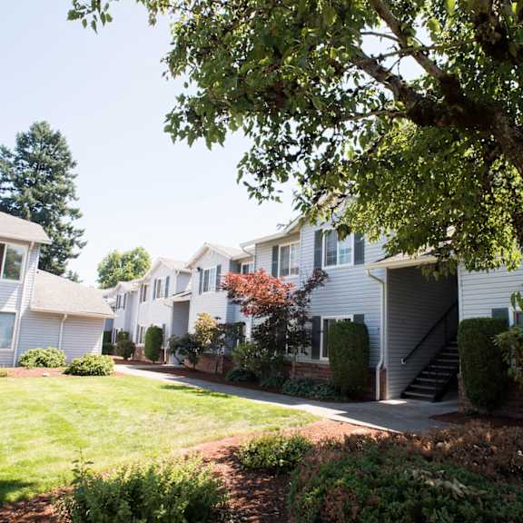 lush green outdoors at alder crossing apartments, portland, or, 97233