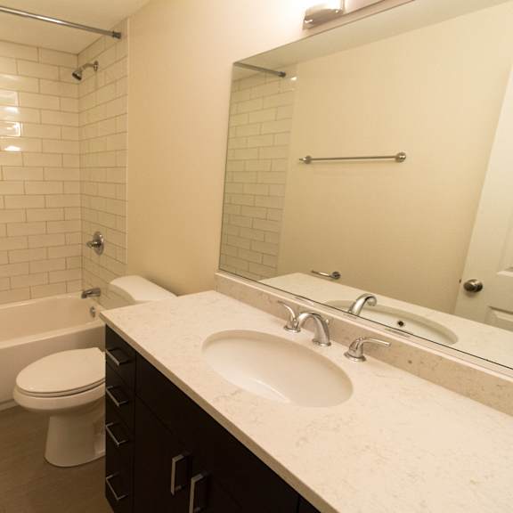 751 buckingham bathroom