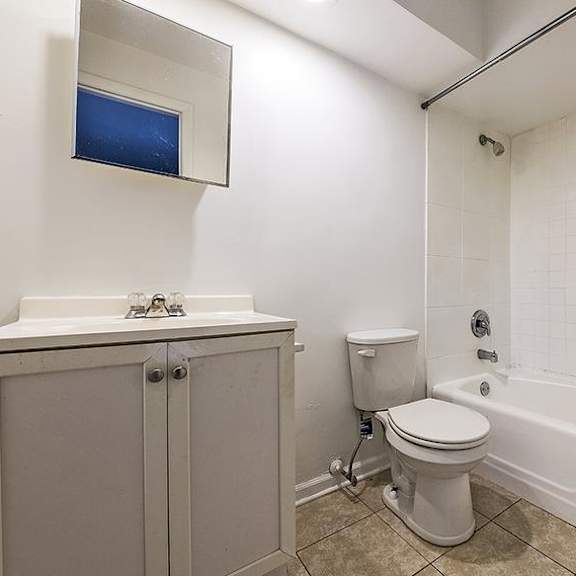 14138 s school st apartments chicago bathroom