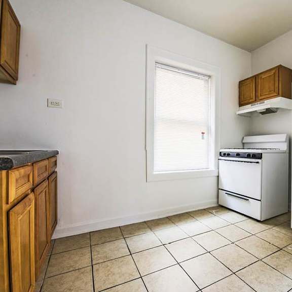 7929 s state st apartments chicago kitchen