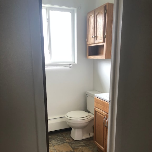 3 bedroom bathroom entrance