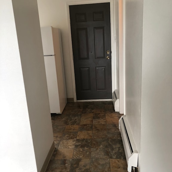 3 bedroom kitchen entrance