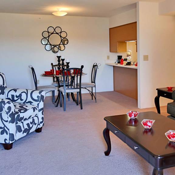 living room  at breckenridge estates apartments in lawrenceburg, ky