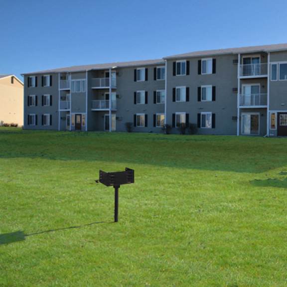 picnic and bbq at custer estates apartments, monroe, michigan