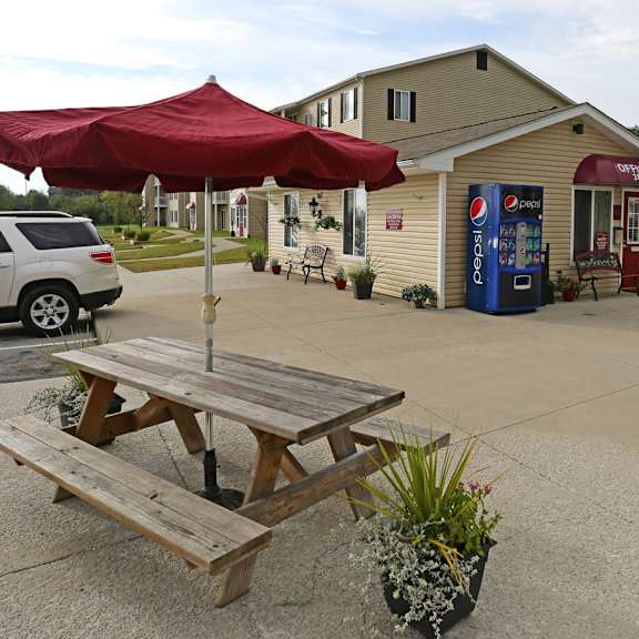 picnic exterior fry estates 386 parkers mill way, somerset, ky 42503