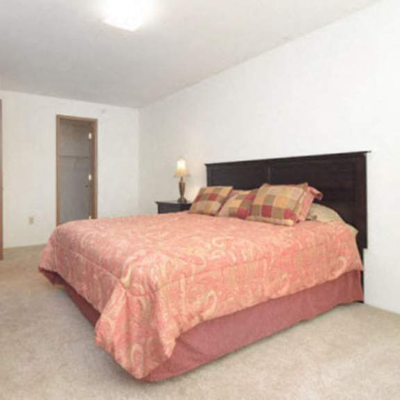 master bedroom at vail estates apartments 2100 s richland creek dr, princeton, in 47670