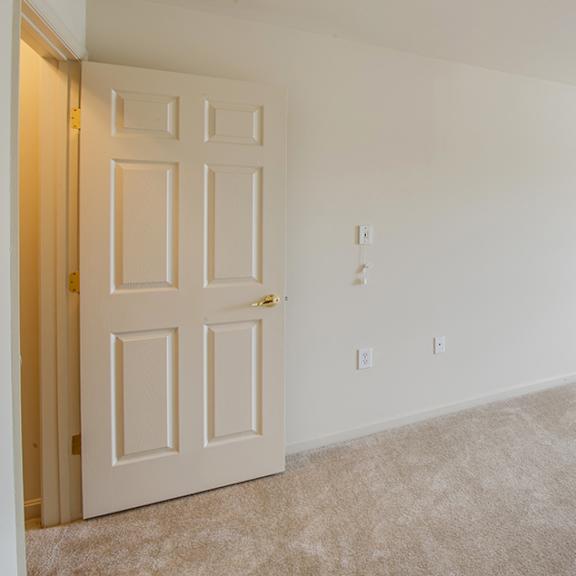 bedroom with wall-to-wall carpeting