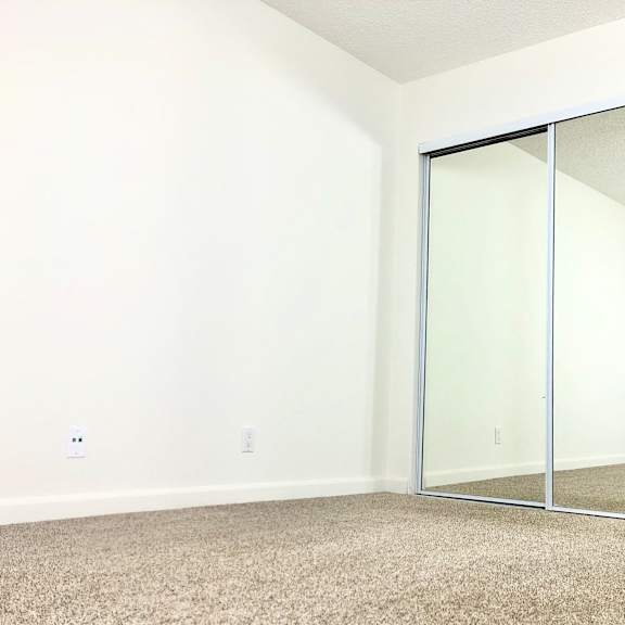 1bd/1ba 1853 whitley ave apt 115