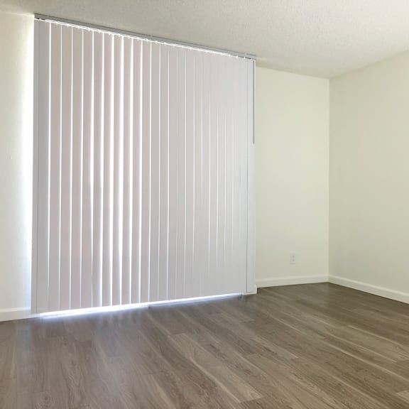 1bd/1ba in hollywood at 1853 whitley ave