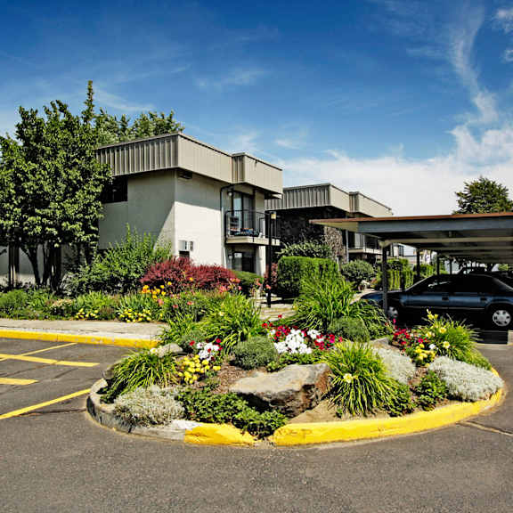 property entrance at quadrangle apartments, spokane