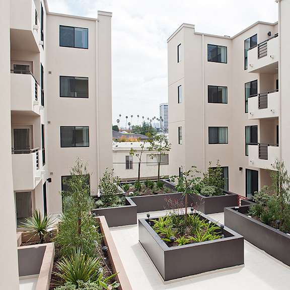 courtyard view of santa monica at federal by wiseman
